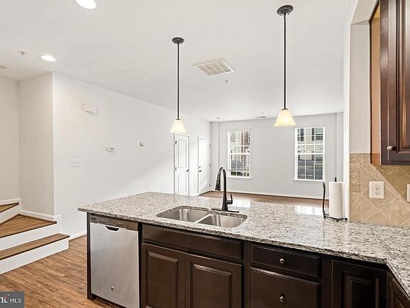 4th image of 6408 Walcott Ln