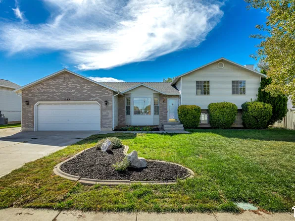 1123 W 2450 N, Clinton, UT 84015