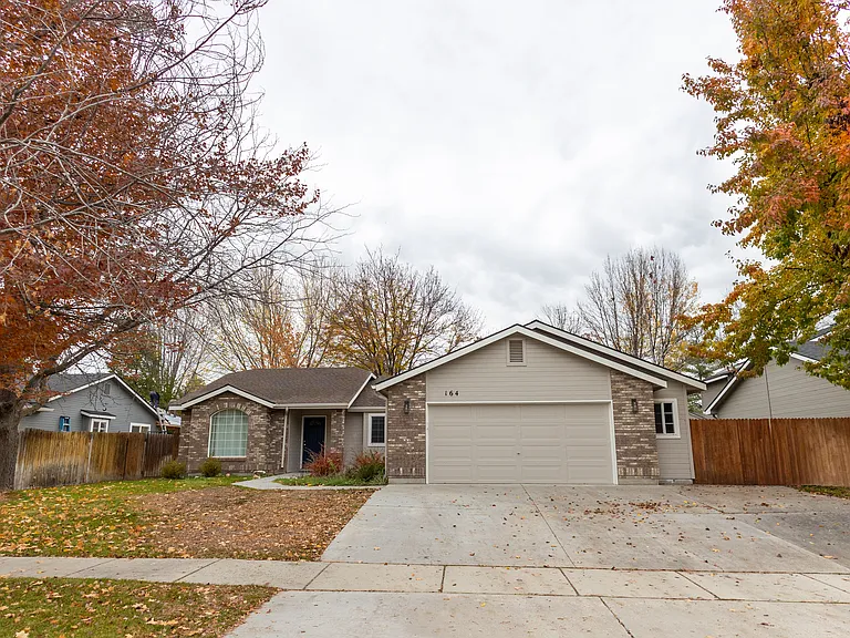 164 S Silverwood Way — Photo 1