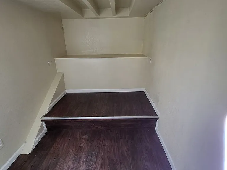 5215 Bayview Ave — Photo 13