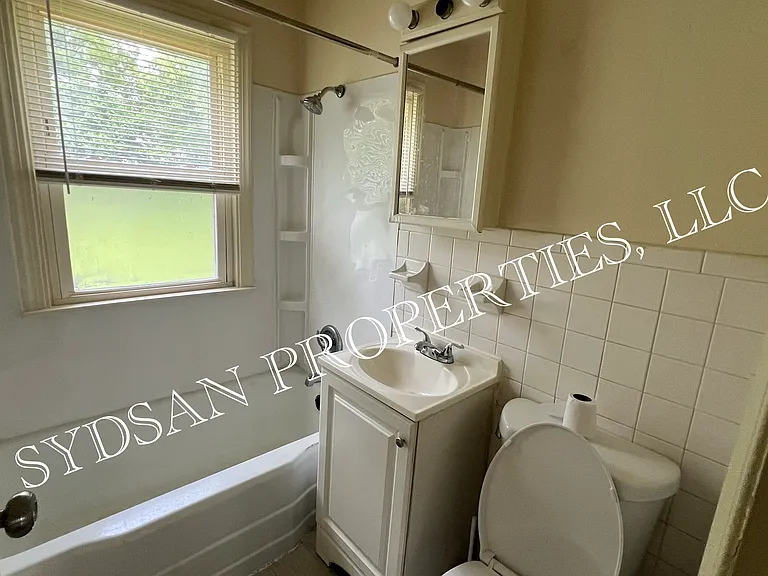 4425 Saint James Ave — Photo 9