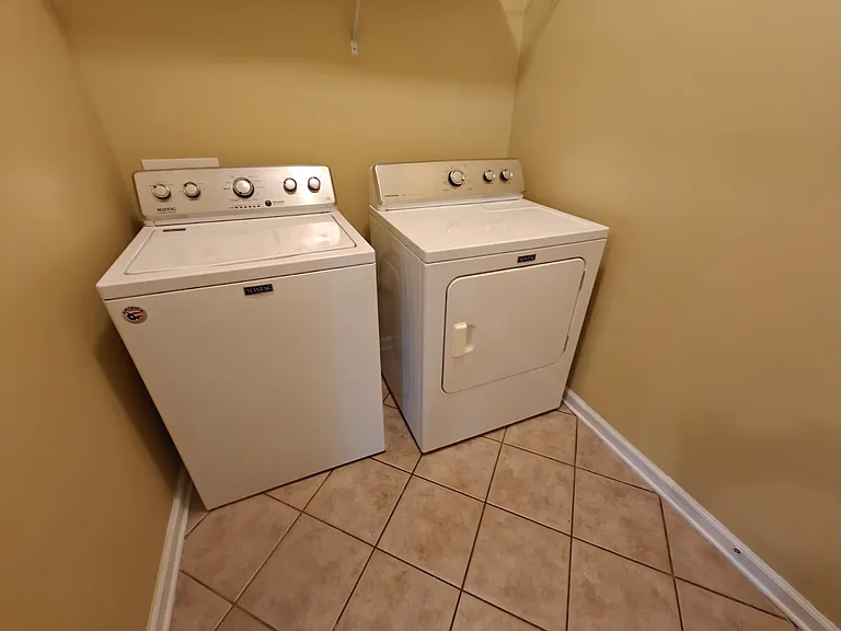 Comes with Washer / Driyer