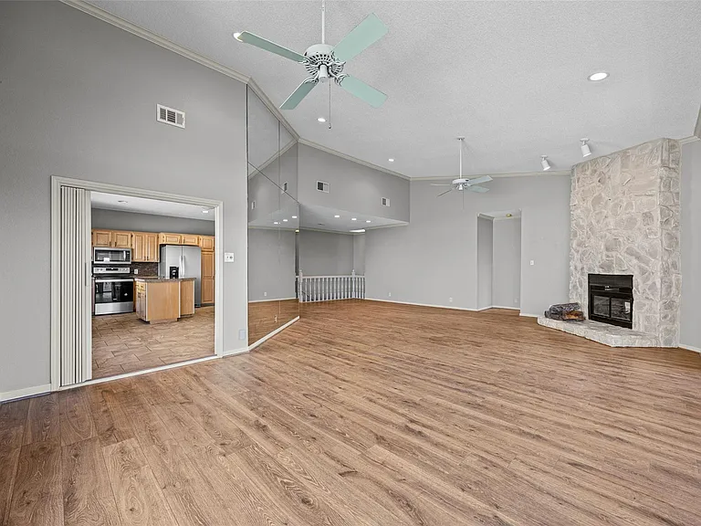 114 Paragon Ct — Photo 9