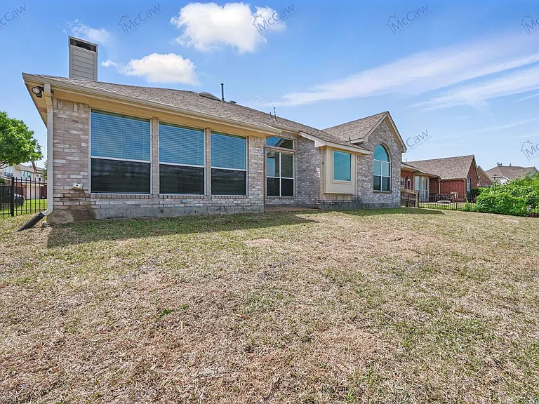 544 Layton Dr — Photo 4