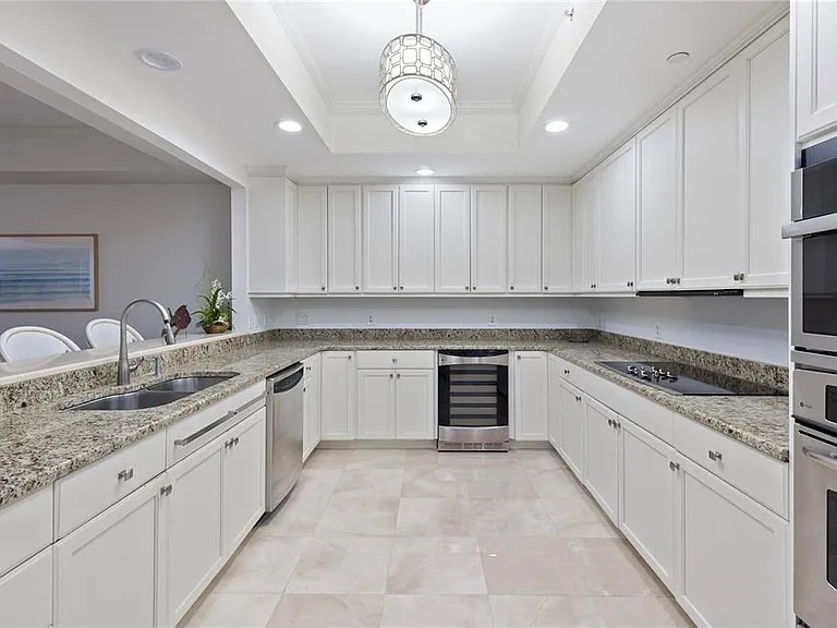 300 Beach Dr NE #302 — Photo 4