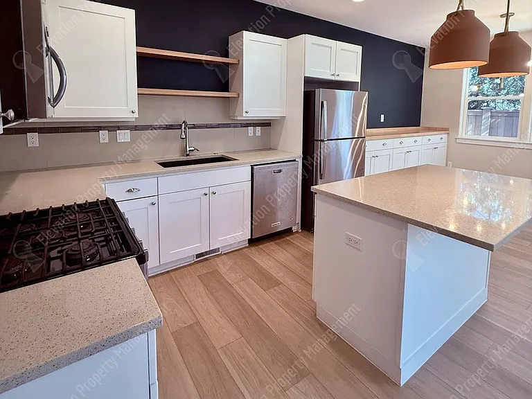 790 NE Isabella Ln — Photo 7