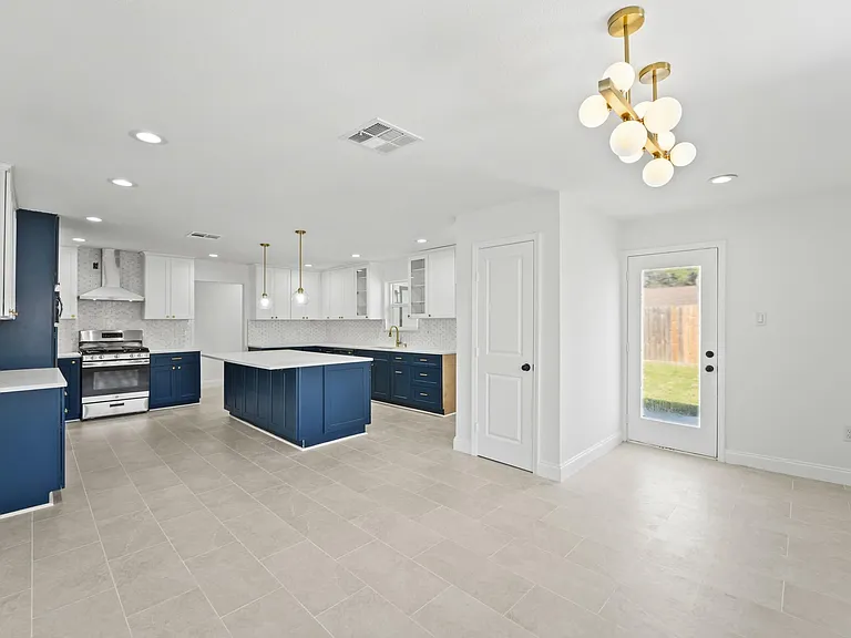 10722 Lynbrook Dr — Photo 9