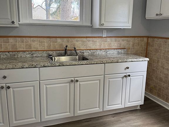 2nd image of 5113 Greenhurst Dr