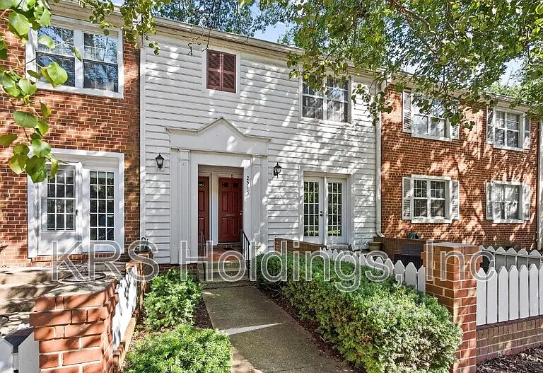 2515 S Walter Reed Dr #C — Photo 1