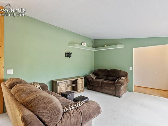 3rd image of 350 Brooks Ln