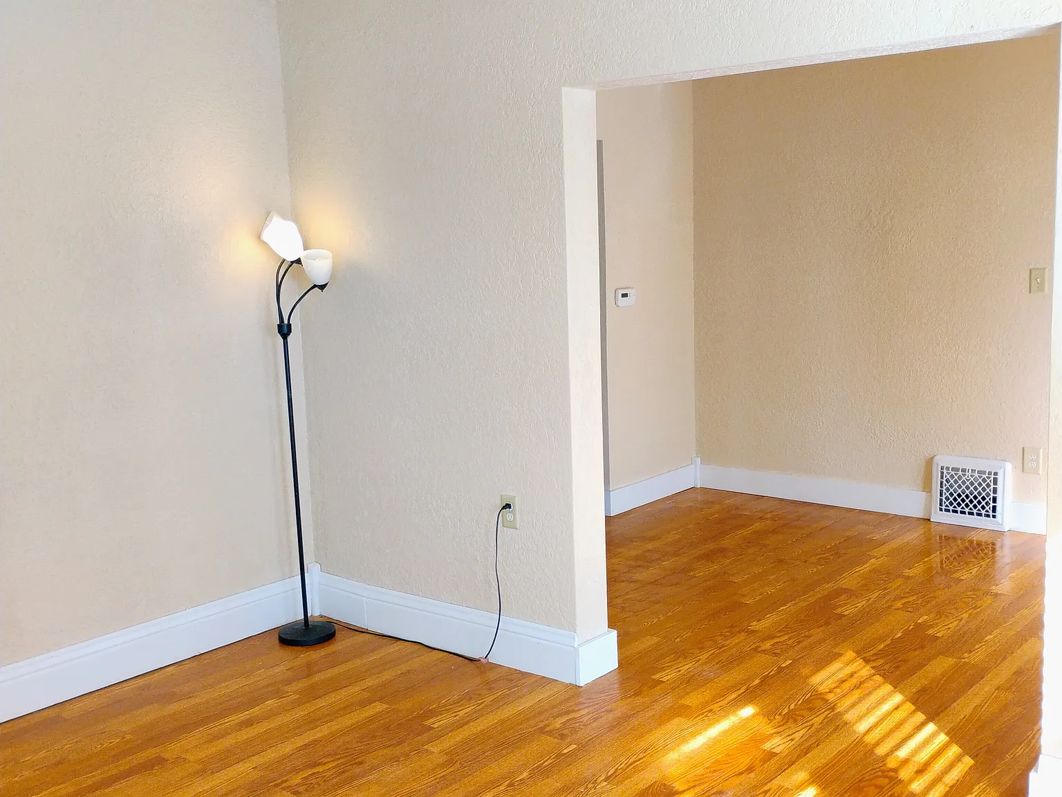 2 bed, 1030 sqft, $1,300 — Photo 4