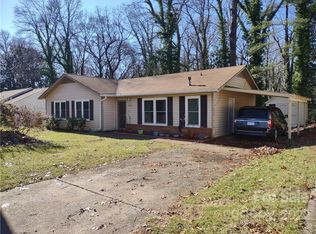 5006 Farm Pond Ln, Charlotte, NC 28212