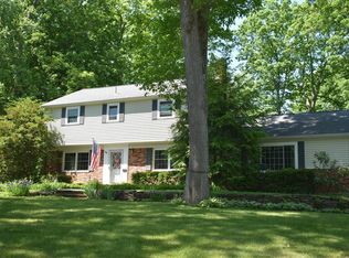 1 Secada Dr, Clifton Park, NY 12065