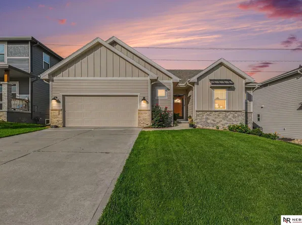 4422 S 215th Ave, Elkhorn, NE 68022