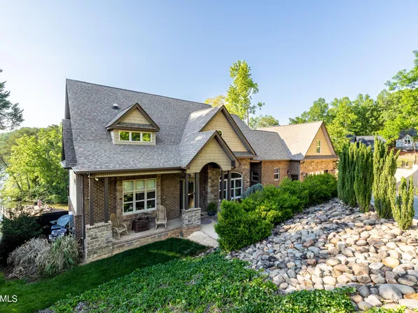 210 E Cove Dr, Greenback, TN 37742