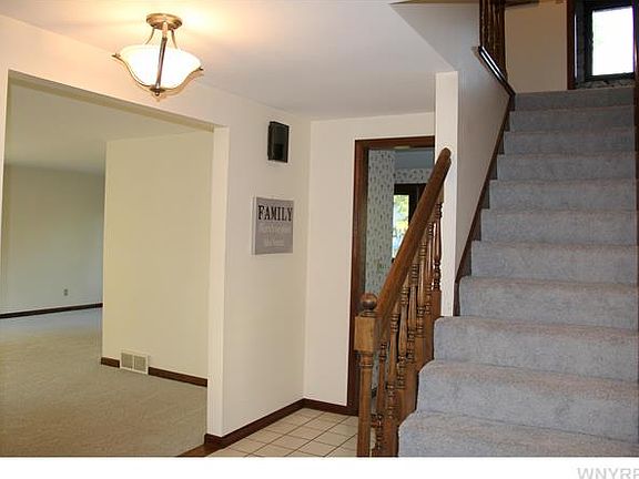 3rd image of 204 Primrose Ln