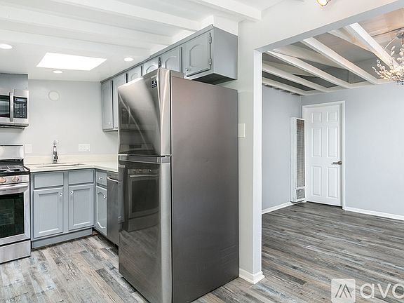 5th image of 533 Sturtevant Dr #1
