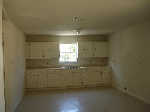 2nd image of 527 GROSVENOR BLVD