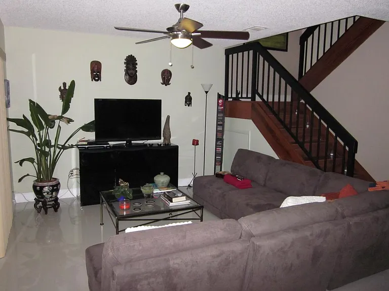 SW 91st Ter — Photo 3