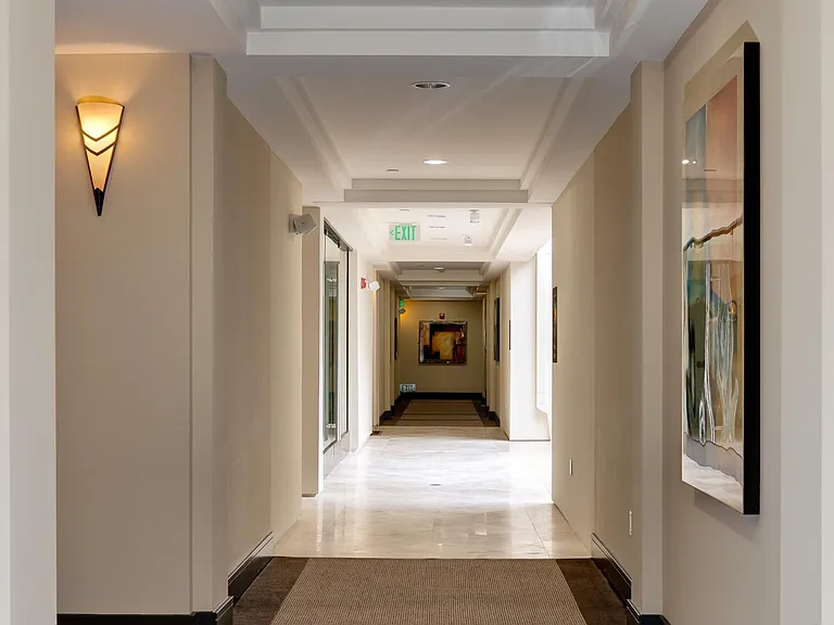 Metro Art Brentwood — Photo 13