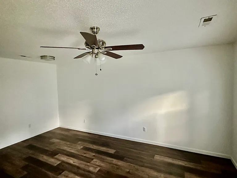 125 Evvalane Dr — Photo 8