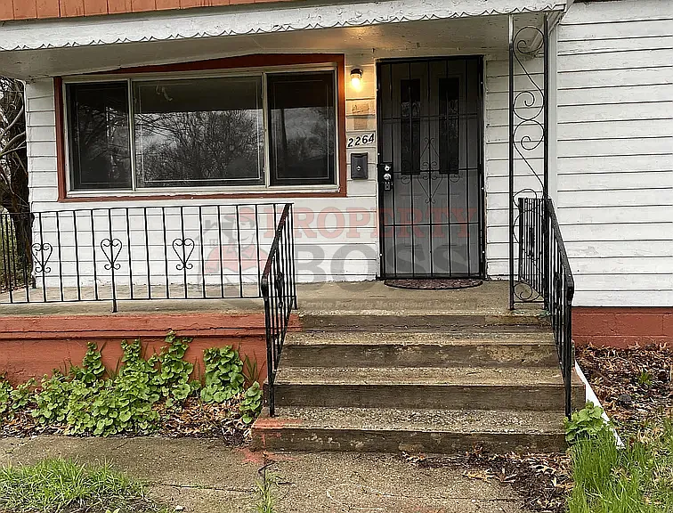 2264 W Taft St — Photo 1