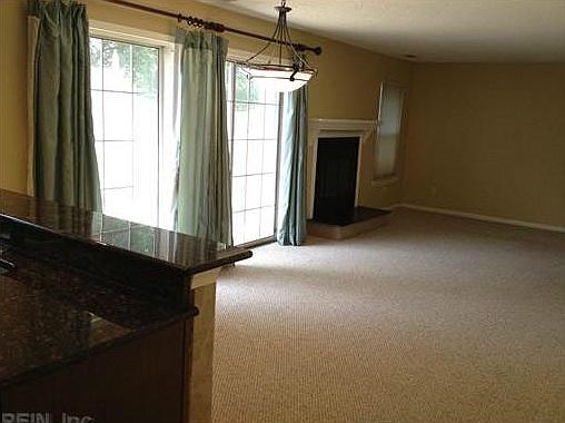 5th image of 612 Oleander Cir