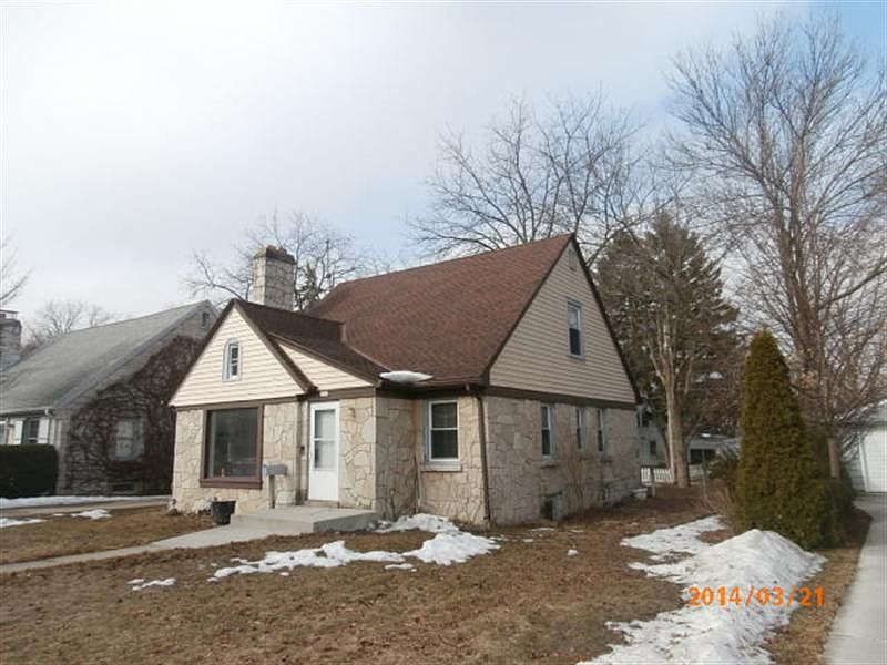 2nd image of 2427 S 80th St