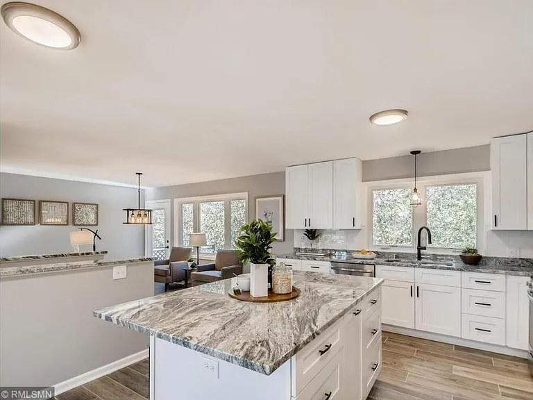 14104 Knollway Dr N — Photo 4