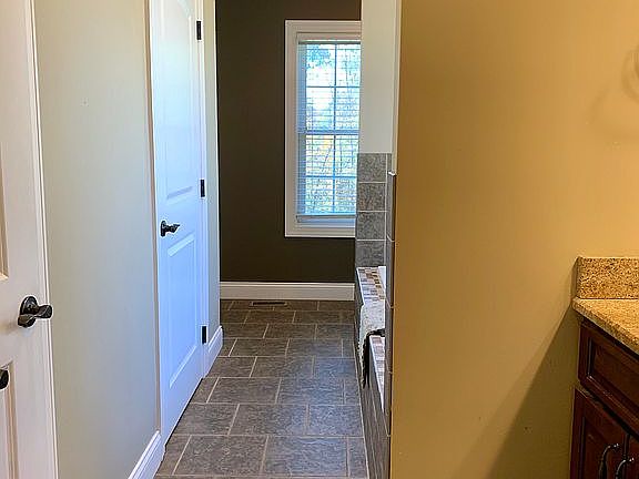 4th image of 354 Woodridge Dr