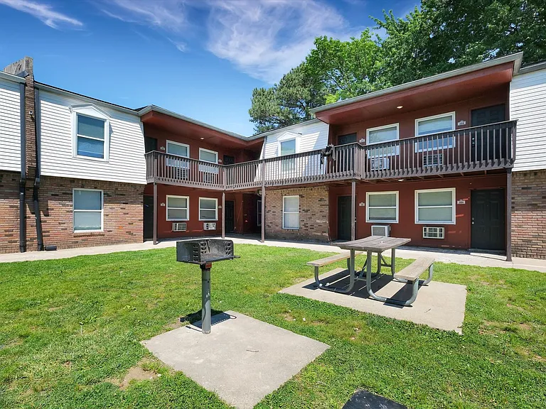 Cedar Chase Apartments — Photo 41