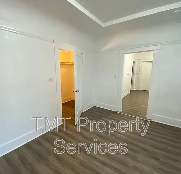 202-208 W Oak St #208 W OAK STREET — Photo 12