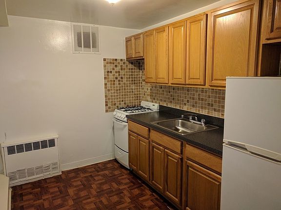4th image of 3427 74th St APT La