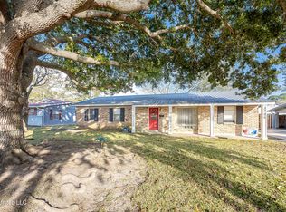 2706 Lynwood St, Pascagoula, MS 39567
