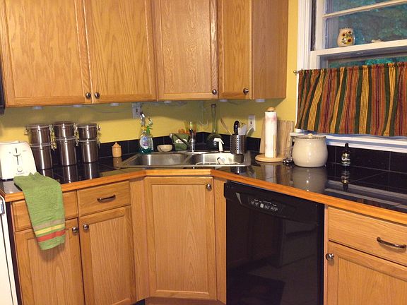 4th image of 573 Fairbanks Ave