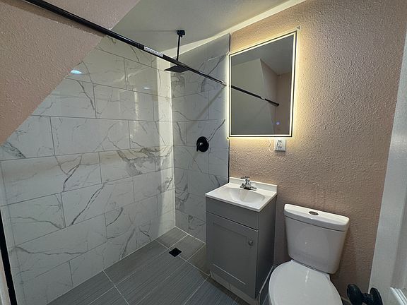 5th image of 105 E 1st Ave #5