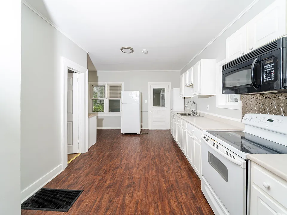 28 Lancaster St