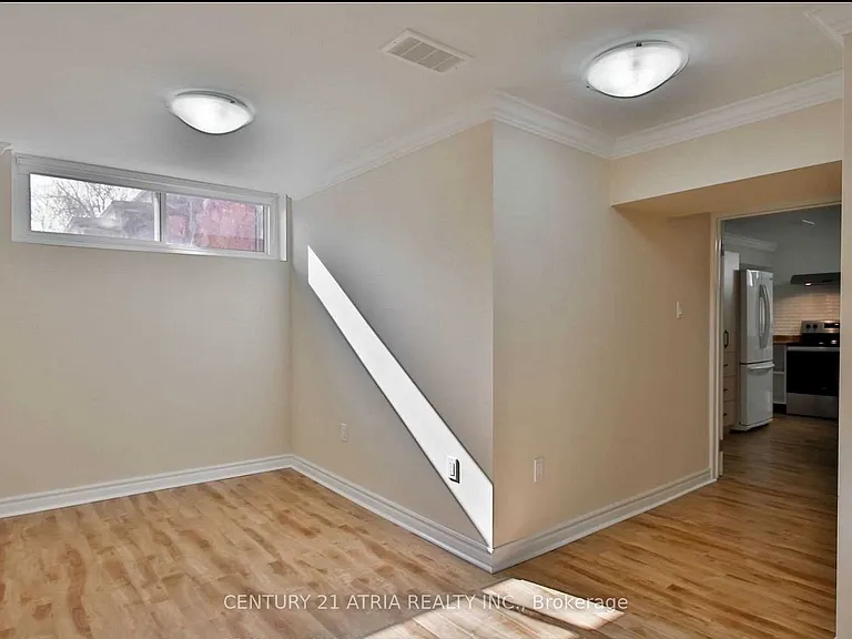 243 Harrygan Cres — Photo 7