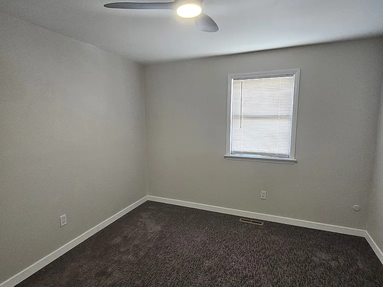 1258 Lisa Dr — Photo 28