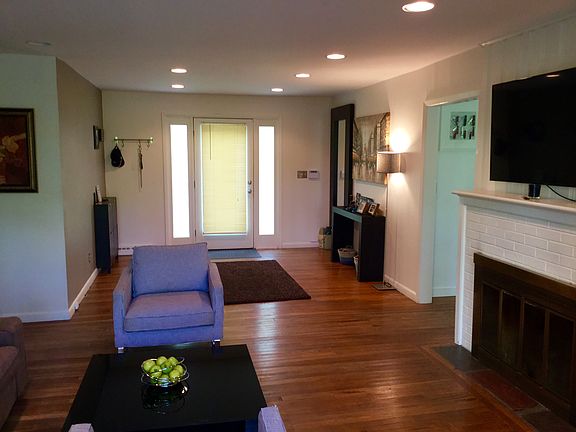 Living room & entrance