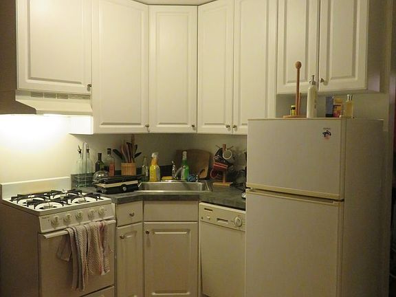 4th image of 322 S 12th St #9928394