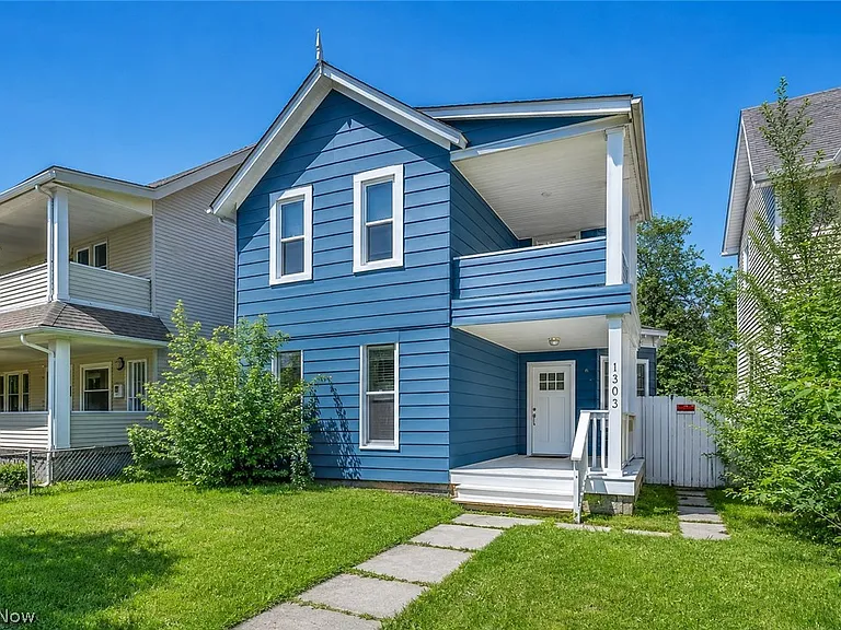 3010 Daisy Ave #UP — Photo 1