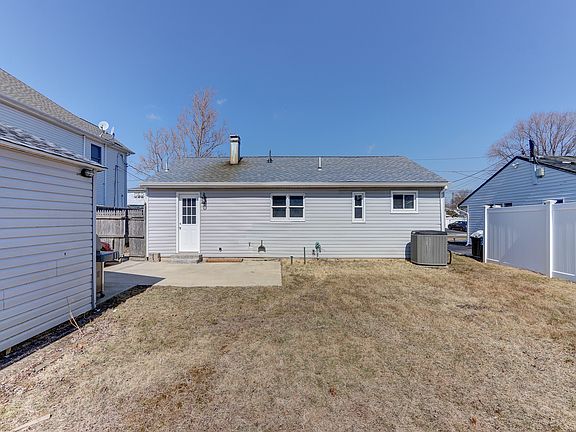 4th image of 376 N Virginia Ave