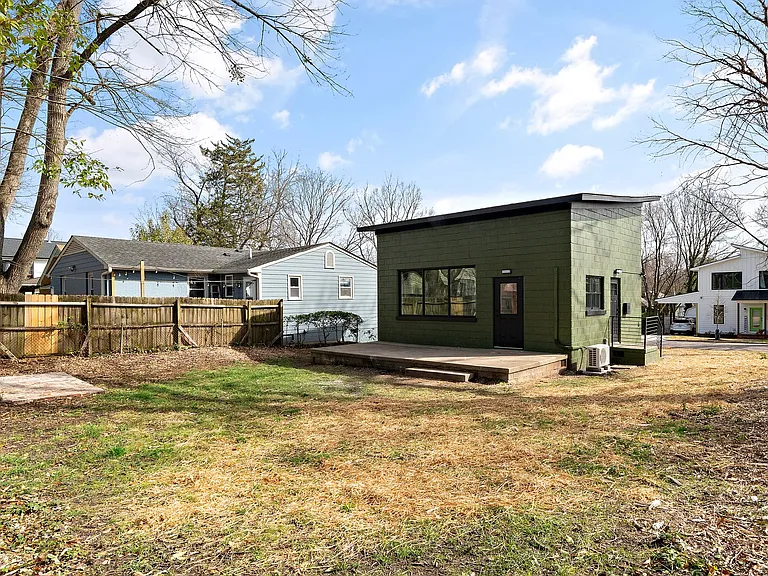210 Lincoln Ct — Photo 13