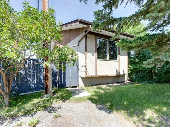 933 E Marcombe Dr NE, Calgary, AB T2A 3H2