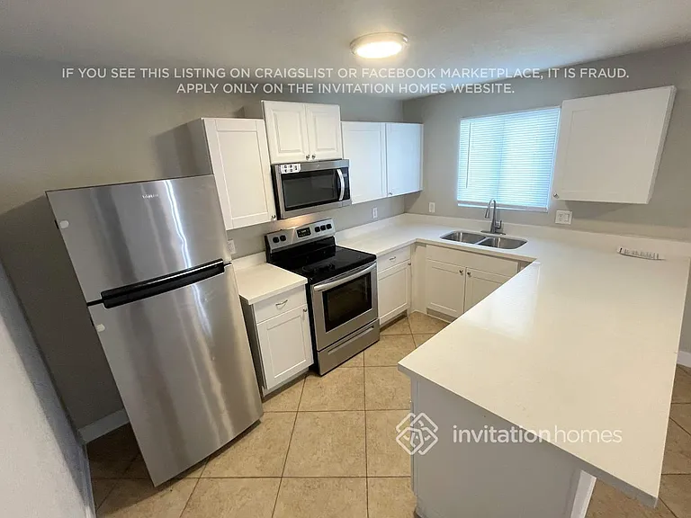 4512 N 81st Dr — Photo 5