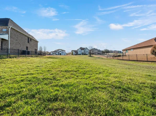419 Breezeway Ct, Cedar Hill, TX 75104