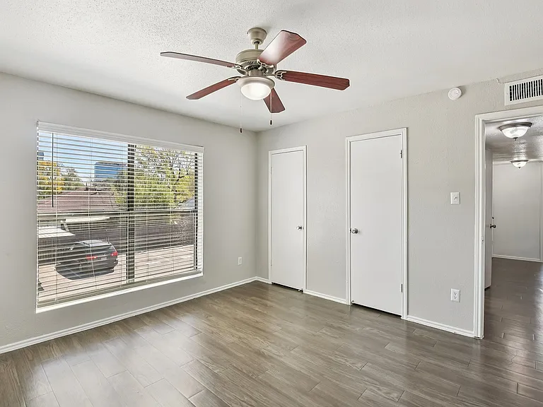 18-web-or-mls-Briar Forest Dr-S1303-018