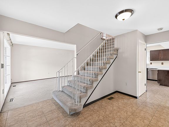 4th image of 15661 Cumberland St