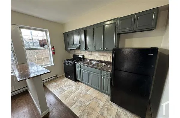 Photo 2 of 3 - 322 Park Ave #1 - Newark, NJ Building Photo - 322 Park Ave #1